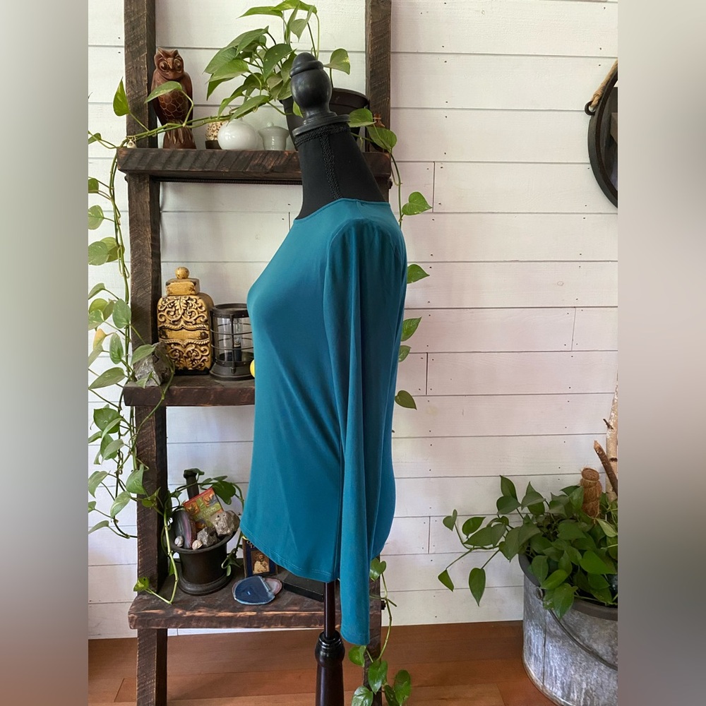 Kaileigh: Green Teal Stretchy Long Sleeve Women's Top With Outer Lace Shell - Picture 7 of 16